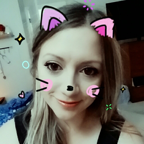 Meet your Posher, Crissy - Picture 2 of 3